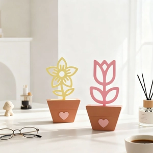 Detailweergave van DIY zonnebloem- en tulpenvormen gebruikt als tafeldecoratie