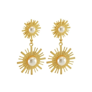 Détails des boucles d'oreilles vintage en forme de soleil avec perles et rayons dorés