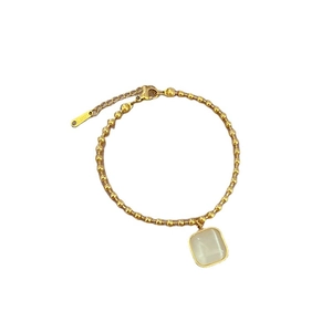 Elegantes goldenes Titanstahl-Perlenarmband mit quadratischem Katzenauge-Steinanhänger