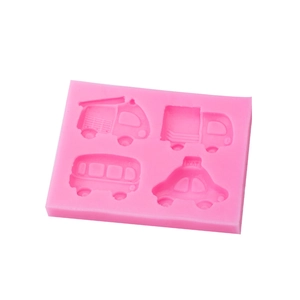 Moule en silicone rose avec formes de camion de pompiers, van, taxi et camion de cuisine