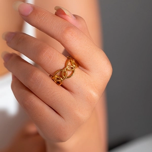 Minimalist 18k gold plated stainless steel chain link ring for women on finger