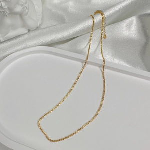 Detailed macro view of S925 sterling silver gold-plated O-chain with fine glitter texture