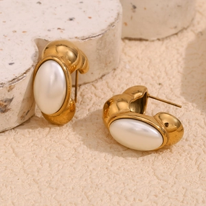 Boucles D'oreilles Puces Vintage Acier Inoxydable Plaqué Or 18K Künstliche Perle Blanche Style Français Élégant Bijoux Géométriques Pour Femmes