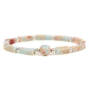 Minimalistisches Armband aus Natursteinperlen mit eleganten silbernen Zwischenstücken