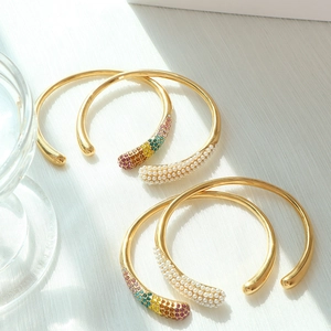 Bracelets chic en acier titane doré avec strass colorés et perles d'imitation en lot
