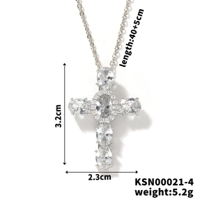 Detailed silver cross pendant with dimensions 3.2x2.3cm and 40+5cm adjustable chain