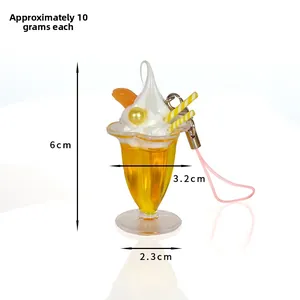 Colgante de helado sundae miniatura de 6cm por 3,2cm con un peso de 10g