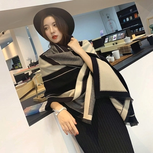 Chic oversized V-letter thick cashmere scarf with tassels and tricolor geometric pattern
