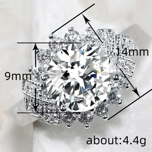 Lussuoso anello a grappolo di fiori con zircone da 9 mm e finitura in argento lucido