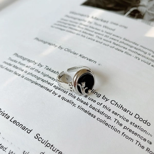 Detail of 925 silver adjustable ring with black agate and tulip flower engraving