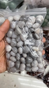 Polished 15mm heart-shaped natural crystal stones in a transparent plastic storage bag