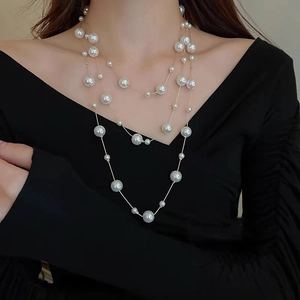 Collier de perles multicouches élégant pour femmes avec chaînes dorées style vintage