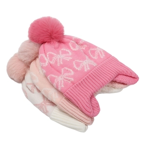 Set di tre cappelli in maglia per bambina con motivi a fiocco bianco e pompon in ecopelliccia
