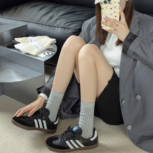 Women's vertical ribbed cotton crew socks in grey with classic knit texture and soft fit
