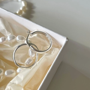 Minimalist S925 sterling silver hoop earrings with a polished mirror finish in a gift box