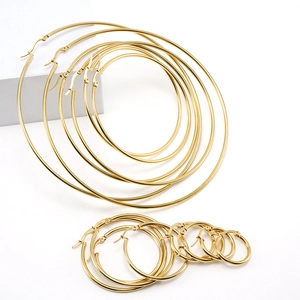 Boucles d'oreilles créoles classiques en acier inoxydable doré 18K diverses tailles