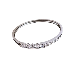 Bracelet cœur géométrique irrégulier en argent avec pierres de zircone cubique