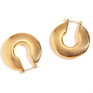 18K gold plated stainless steel chunky C-shaped hoop earrings with sunburst texture
