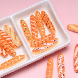 Collection de 12 baguettes françaises miniatures en résine pour décoration de maison de poupée