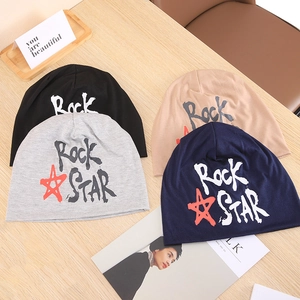 Platte weergave van gebreide mutsen in zwart, grijs, marine en kaki met Rock STAR logo
