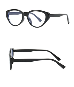 Detailansicht der schwarzen Cat-Eye Blaulichtfilter Brille mit glänzendem Rahmen