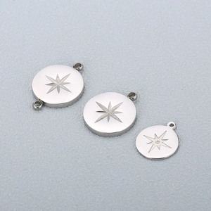 Pendentifs ronds en acier inoxydable poli avec motifs d'étoiles et boucles simples ou doubles