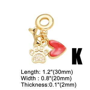 Détail des breloques os, patte et cœur plaqués or 18k avec dimensions indiquées