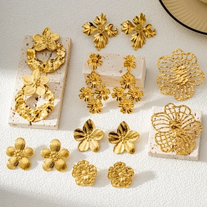 Vintage gold floral stainless steel earrings set with irregular hammered textures