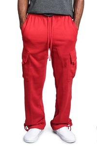 Détail du jogging cargo rouge à poches multiples avec cordon de serrage et coton tricoté