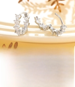 Detailed size parameters and copper heart zircon earrings with silver finish in close-up