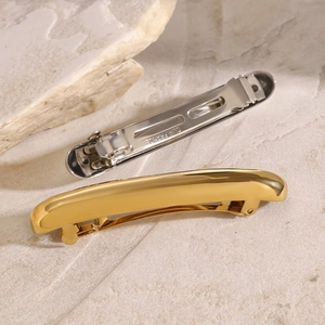 Barrettes à cheveux en acier inoxydable poli doré et argenté sur fond en pierre naturelle