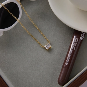Classic 18K gold-plated stainless steel teardrop necklace with white zircon pendant