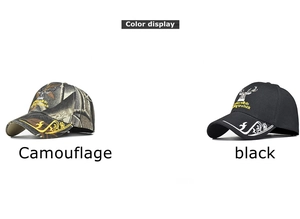 Détail de la broderie cerf et du slogan sur les casquettes camouflage et noires