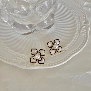 Elegant Camellia Flower Stud Earrings Alloy White Enamel With Black Outline Round Artificial Pearl Center Vintage French Style For Women