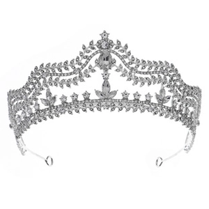 Exquisite silver bridal crown featuring shimmering crystals and luxury rhinestone inlays