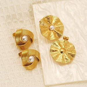 Vintage gold titanium steel stud earrings with ruffled edges and pearl accents