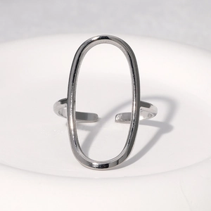 Bague ouverte ovale géométrique évidée en argent poli au style minimaliste moderne
