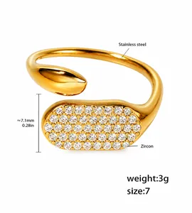 Détails montrant la largeur de 7,1 mm et le poids de 3 g de la bague en zircon