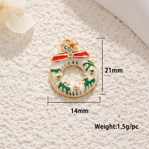 Detail of 21mm gold-plated Christmas wreath pendant with enamel and crystals