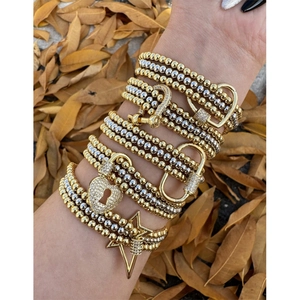 Set di bracciali a strati con perle di rame da 6mm e ciondoli a cuore e stella al polso