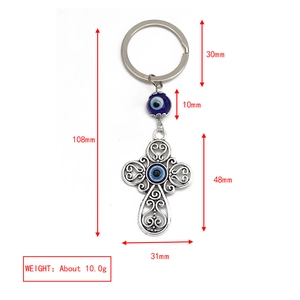Dettagli del portachiavi croce malocchio blu con misure di 108mm e ciondolo inciso