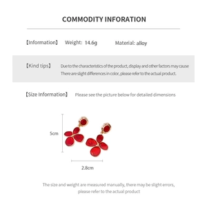 Detailed size chart for red vintage flower earrings, 5cm height and 2.8cm width in alloy