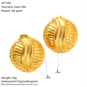 Détails des boucles d'oreilles en acier inoxydable doré 18 carats de 22mm avec mesures