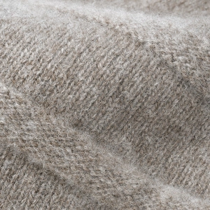Beigefarbene Winter-Strickmütze aus Wolle mit weicher, gebürsteter Textur für Damen