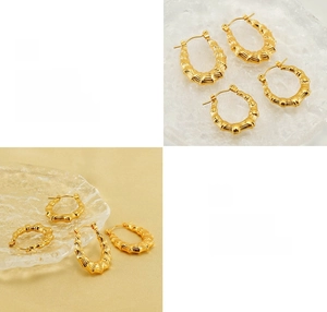 Dettaglio di orecchini a cerchio in acciaio placcati oro 18K con trama a bambù e spirale
