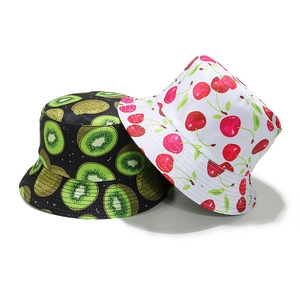 Set di cappelli a secchiello estivi da donna in tela con stampe di ciliegia e kiwi