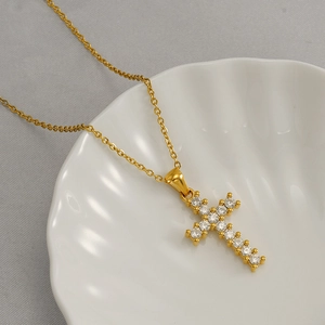 Collier croix en acier inoxydable plaqué or 18 carats avec pierres en zircone