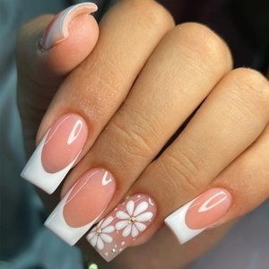 French Style White Flower Rhinestone Press On Nails Sweet Nude Pink Medium Square Fake Nails For Women Daily Decor