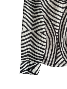 Camicia casual da donna con motivi a onde bianchi e neri e maniche lunghe morbide