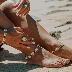 Bohemian Natural Cowrie Shell Anklet For Women Titanium Steel Metal Beads Adjustable Braided Wax Cord Beach Foot Jewelry